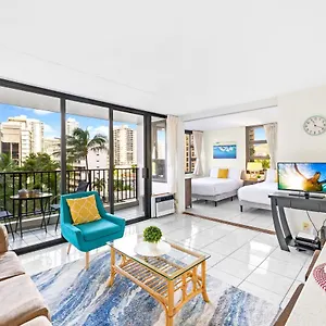 Apartment Waikiki Banyan Oasis With Partial Ocean View, 1-block To Beach, Free Parking